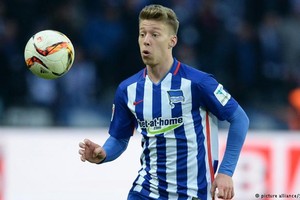 بسبب الإصابة... فايزر مهاجم هيرتا برلين يغيب أربعة أسابيع