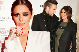 بعد ثلاثة أيام من الولادة شيريل كول تكشف عن إنجابها طفلها الأول 