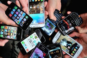 شاركونا... هل يؤثر استخدامك للهاتف الذكي لمدة طويلة على حالتك النفسية؟