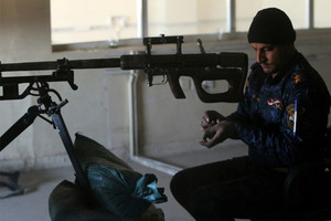 قناصة من قوات الأمن العراقية لاصطياد المتطرفين في غرب الموصل