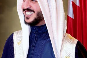 خالد بن حمد يصل أبوظبي لحضور فعاليات 'BRAVE 4'