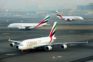 'طيران الإمارات' تطلق الإيرباص A380 إلى ثلاث قارات في يوم واحد