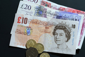 بريطانيا تطرح جنيها جديدا في التداول