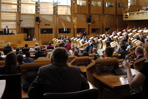 البرلمان الاسكتلندي يؤيد إجراء استفتاء جديد على الاستقلال 