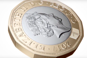 بدء تداول عملة معدنية من فئة جنيه استرليني واحد مقاومة للتزييف