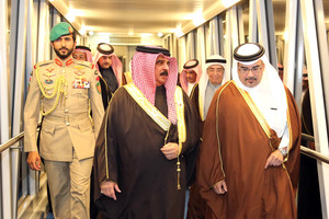 العاهل يعود إلى أرض الوطن قادماً من الأردن