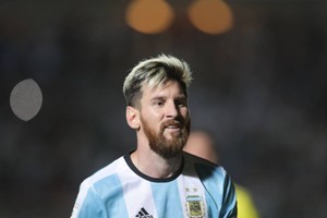 برشلونة يستنكر عقوبة الفيفا ضد ميسي 