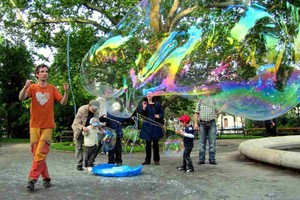 بالصور... 'عيشها ويانا' 50% تخفيض على تذاكر الأطفال والكثير من الفعاليات الترفيهية لسباق الفورمولا 1