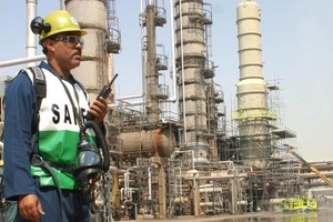 وزير: الكويت ودول أخرى تؤيد تمديد اتفاق أوبك والمشاورات جارية