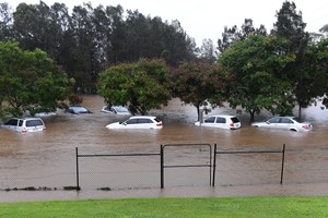 أستراليا تبدأ في إنقاذ العالقين جراء الإعصار 'ديبي'