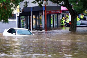 سلطات استراليا تطلب من عشرات الآلاف النزوح عن بلدة غمرها الفيضان