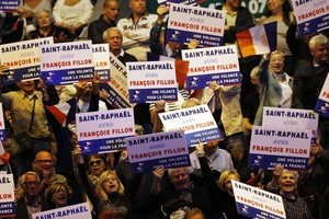 استطلاع يظهر تقارب سباق انتخابات الرئاسة في فرنسا قبل ثلاثة أسابيع من بدئه