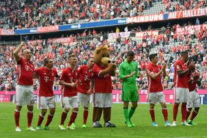 بالفيديو... بايرن ميونخ يسحق أوجسبورج بسداسية في الدوري الألماني