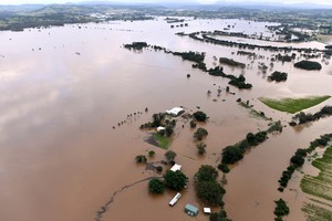 مقتل سيدتين على الأقل جراء الفيضانات في أستراليا بعد إعصار مدمر
