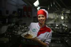 بالصور: رغم فوزها بلقب ملكة جمال تركيا...'إديل' تترك الموضة وتتجه للطبخ