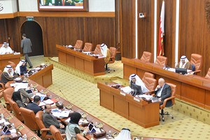 البحرين : المناعي يطالب الحكومة بتأجير المساحات العامة على كراجات السيارات