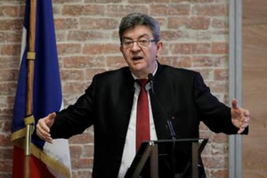 ميلينشون مرشح تيار اليسار المتطرف بفرنسا يستبعد أن يطلب من منافس اشتراكي تأييده