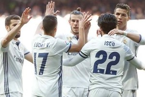 ريال مدريد مرشح للبقاء في صدارة الليغا وبرشلونة يصطدم بإشبيلية