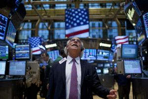 الحذر من النتائج وترامب يكبح الأسهم الأميركية