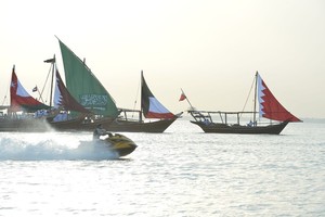 بالصور... 30 حرفياً وبحاراً بحرينياً يشاركون في مهرجان 'الساحل الشرقي' بالسعودية