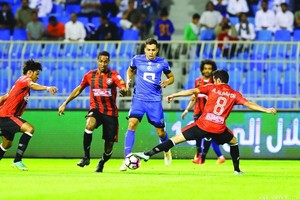 بالفيديو... الهلال يقسو على الرائد بثلاثية ويقترب من التتويج بلقب الدوري السعودي