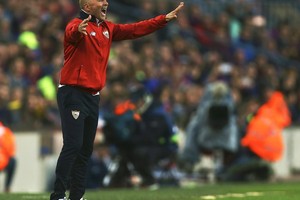 بطولة إسبانيا: رئيس نادي إشبيلية يجدد ثقته بسامباولي