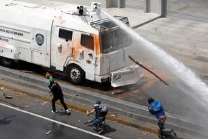 مقتل متظاهر في التاسعة عشرة من العمر بالرصاص في فنزويلا