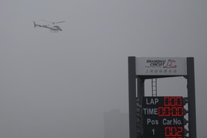 جائزة الصين الكبرى: الضباب الكثيف يعكر التحضيرات لسباق الأحد