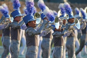 الفرقة العالمية 'Blue Knights' تفتتح مراسم سباق جائزة البحرين الكبرى للفورمولا1