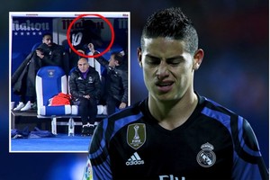 بالفيديو... خيميس يضرب حائط مقاعد بدلاء ريال مدريد غاضبا على زيدان