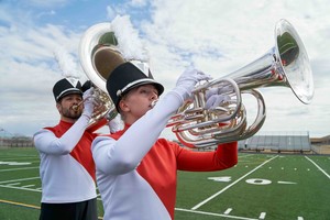 الفرقة العالمية 'Blue Knights' تفتتح مراسم سباق جائزة البحرين الكبرى للفورمولا 1