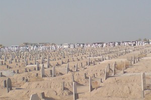 مليون دينار سنوياً رواتب الوافدين دافني الموتى في الكويت