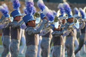 الفرقة العالمية Blue Knights تفتتح مراسم سباق جائزة البحرين الكبرى للفورمولا وان