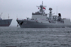 أسطولا الهند والصين يحبطان هجوماً على سفينة تجارية