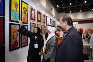 حشر بن مكتوم يفتتح الدورة الثالثة من معرض فنون العالم دبي