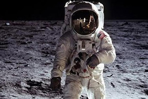 ناسا تعثر على دليل لوجود مكونات لدعم الحياة على قمرين تابعين لزحل والمشتري