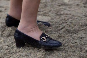 مطلوب موظف بدوام كامل لتوسيع الأحذية الجديدة لملكة بريطانيا