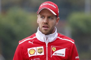 فيتيل يتصدر التجربة الحرة الأولى لسباق فورمولا البحريني