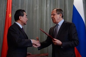 وزيرا خارجية روسيا والصين يناقشان الأزمتين السورية والكورية