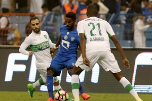 الهلال يسقط في فخ التعادل أمام الأهلي والنصر يفوز على التعاون في الدوري السعودي