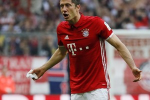 ليفاندوفسكي يشارك في تدريبات بايرن استعدادا لمواجهة الريال