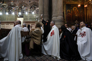 المسيحيون يحتفلون بعيد الفصح في كنيسة القيامة