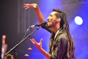 عرض 'حورية' لفرقة أيوا المغربية يتوج بالتانيت الذهبي لأيام قرطاج 