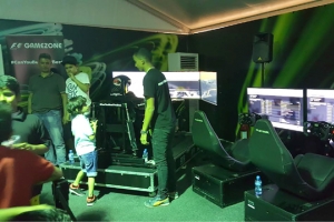 ﻿خيمة «Game Zone» تستقطب الجماهير