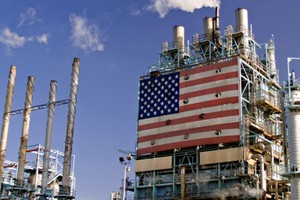 النفط يهبط مع زيادة الإنتاج الأميركي