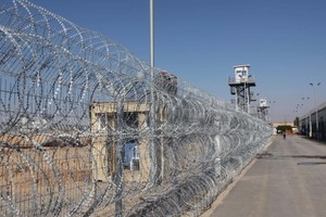 أكثر من الف معتقل فلسطيني يضربون عن الطعام في السجون الاسرائيلية