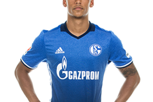 إيقاف مدافع شالكه الألماني ثيلو كيرير مباراتين