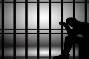 في الإمارات... «خليجي» يلقي زوجته من السيارة أثناء سيرها ويتسبب بوفاتها