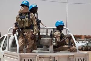 هجوم على قافلة تابعة لقوات حفظ السلام في مالي يسفر عن إصابة جنديين ومدني