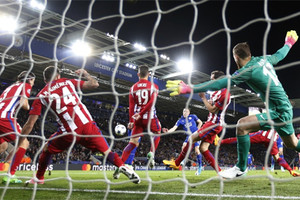 أتليتيكو ينهي حلم ليستر ويبلغ قبل نهائي دوري الأبطال